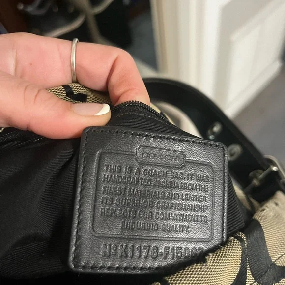 Coach Black and Cream Designer Shoulder Bag - Picture 3 of 6